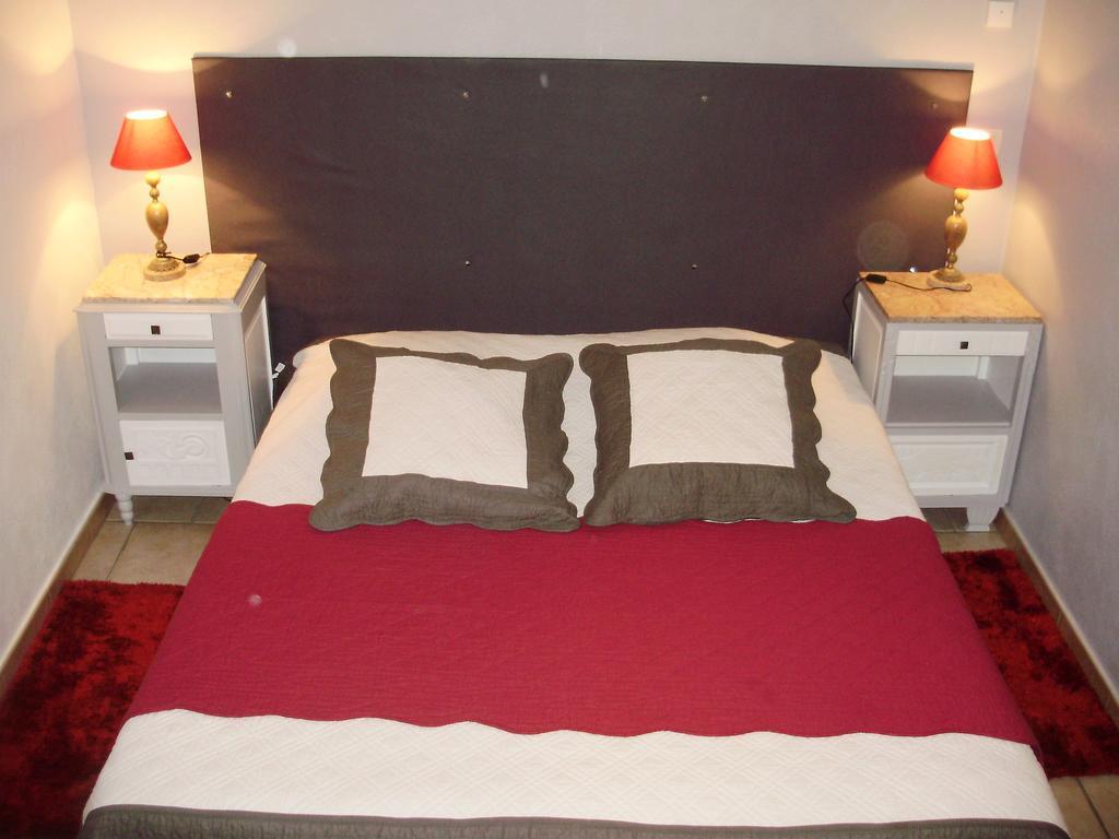 Auberge Du Bord Des Eaux - Demi-Pension Assuree Sur Reservation Saint-Amand-les-Eaux Luaran gambar