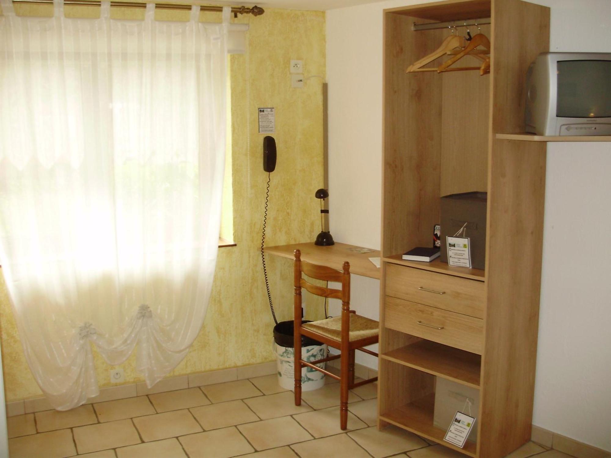 Auberge Du Bord Des Eaux - Demi-Pension Assuree Sur Reservation Saint-Amand-les-Eaux Luaran gambar