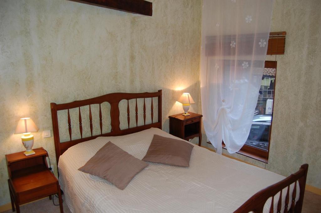 Auberge Du Bord Des Eaux - Demi-Pension Assuree Sur Reservation Saint-Amand-les-Eaux Bilik gambar