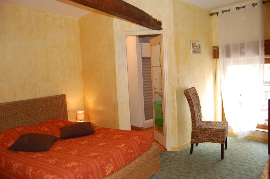 Auberge Du Bord Des Eaux - Demi-Pension Assuree Sur Reservation Saint-Amand-les-Eaux Bilik gambar