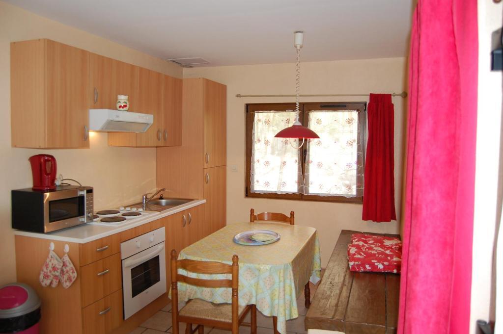 Auberge Du Bord Des Eaux - Demi-Pension Assuree Sur Reservation Saint-Amand-les-Eaux Bilik gambar