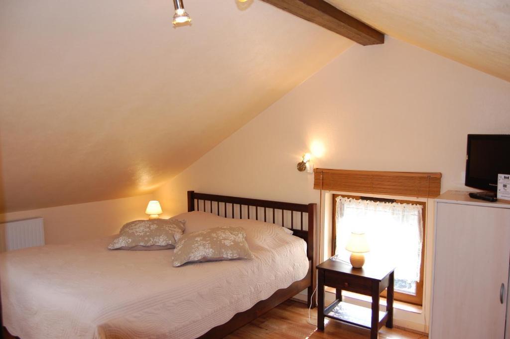 Auberge Du Bord Des Eaux - Demi-Pension Assuree Sur Reservation Saint-Amand-les-Eaux Bilik gambar